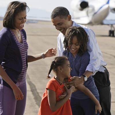 First Daddy: Obama bringt Töchter zur Schule