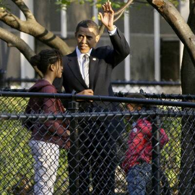First Daddy: Obama bringt Töchter zur Schule