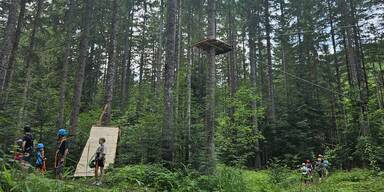 Kletterpark begeistert Familien.