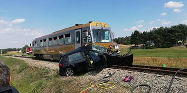 Pkw crasht in Waldviertelbahn: Drei Schwerverletzte