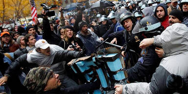Tausende stürmen New Yorker Wall Street