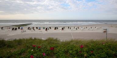 Strand-Drama: Bub (10) beim Spielen begraben