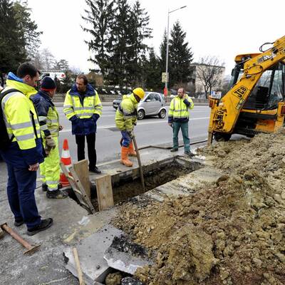 Wasserrohrbruch sorgt für Verkehrs-Chaos