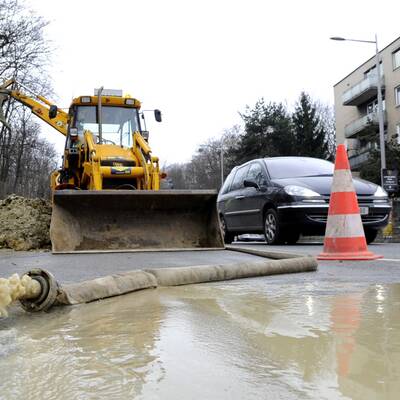 Wasserrohrbruch sorgt für Verkehrs-Chaos
