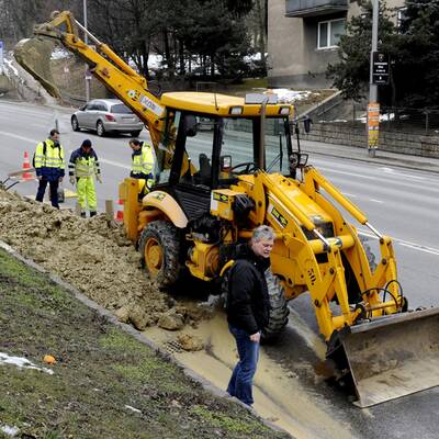 Wasserrohrbruch sorgt für Verkehrs-Chaos