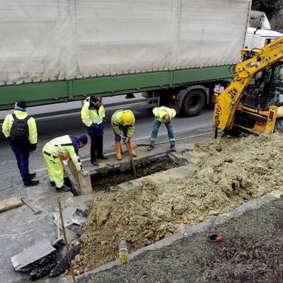 Wasserrohrbruch sorgt für Verkehrs-Chaos