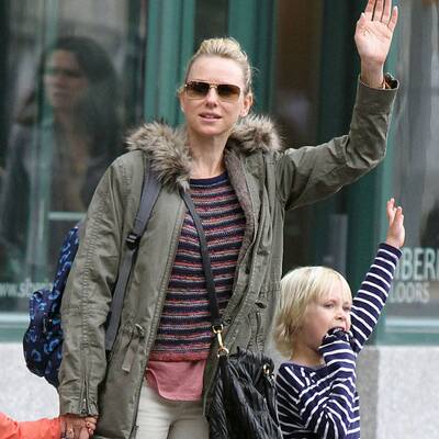 Naomi Watts braucht dringend ein Taxi