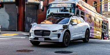 waymo roboter auto