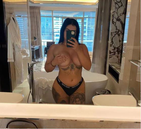Zu nackt: Pornostar (26) wird auf Instagram gesperrt