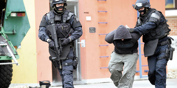 Messerangriff – WEGA nimmt drei Männer fest