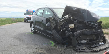 Zwei Verletzte bei Pkw-Frontalkollision