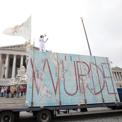 Künstler besetzt Parlament