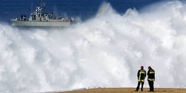 Monster-Welle reißt Studenten in den Tod