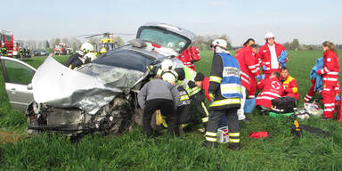 Enkel sahen Oma bei Crash in Wels sterben