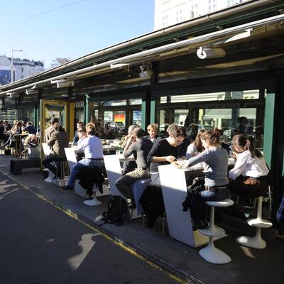 Viele zog es an die sonnigen Plätze