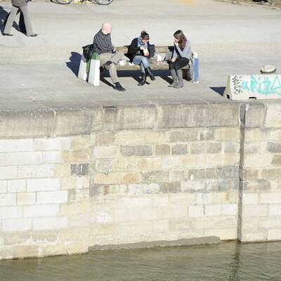 Viele zog es an die sonnigen Plätze