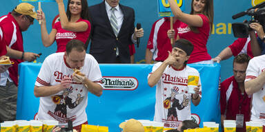 Wettessen: 62 Hotdogs in 10 Minuten