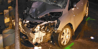 Vier Verletzte bei Glatteis-Crash 