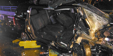 Vier Verletzte bei Glatteis-Crash 