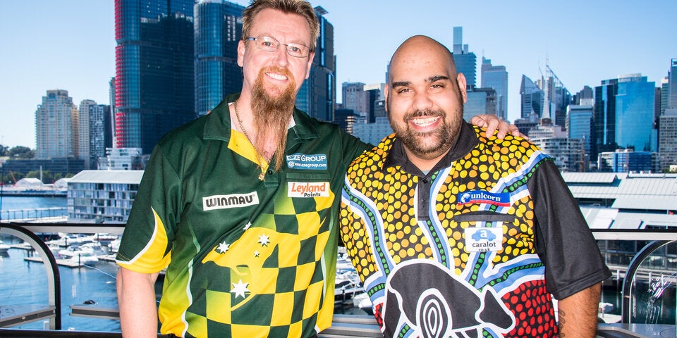 Die australischen Darts-Stars Simon Whitlock und Kyle Anderson (v. li. n. re.)