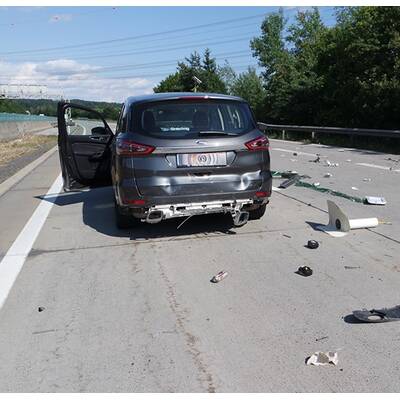 Karambolage auf A2 - Lkw kollidiert mit mehreren Pkw