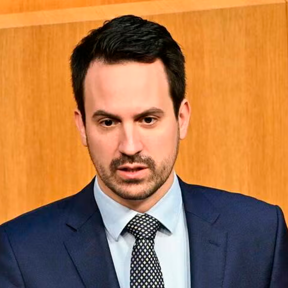 Sicherheitsgründe: Blickdichte Vorhänge um 11.000 Euro für Wiederkehr