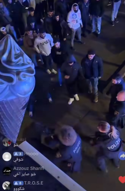 Chaos nach Messerstecherei: Polizei angegriffen