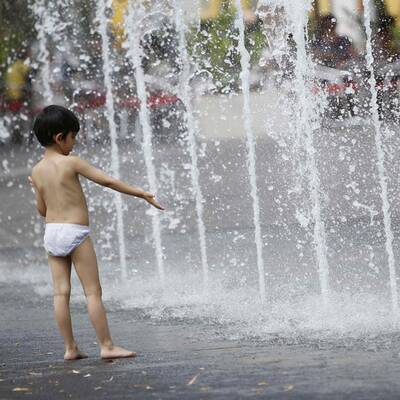 Wiener Kinder suchen Abkühlung