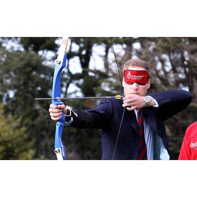 Bogenschießen mit Prinz William