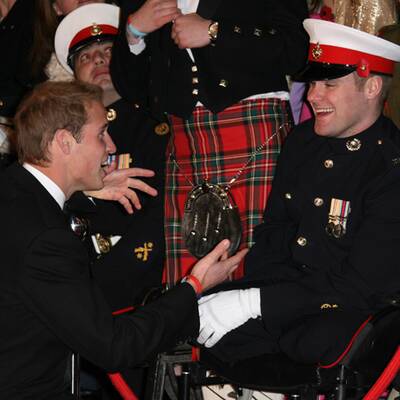 Bond-Premiere: Prinz Harry stahl 007 die Show