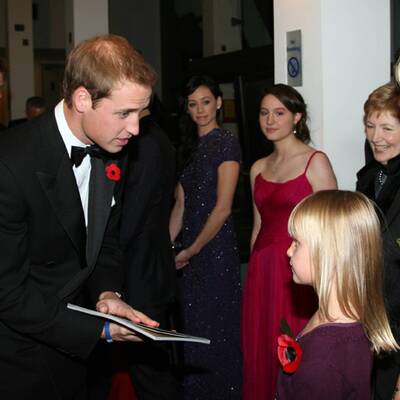 Bond-Premiere: Prinz Harry stahl 007 die Show