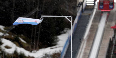 Wind verbl&auml;st Skifliegen am Kulm