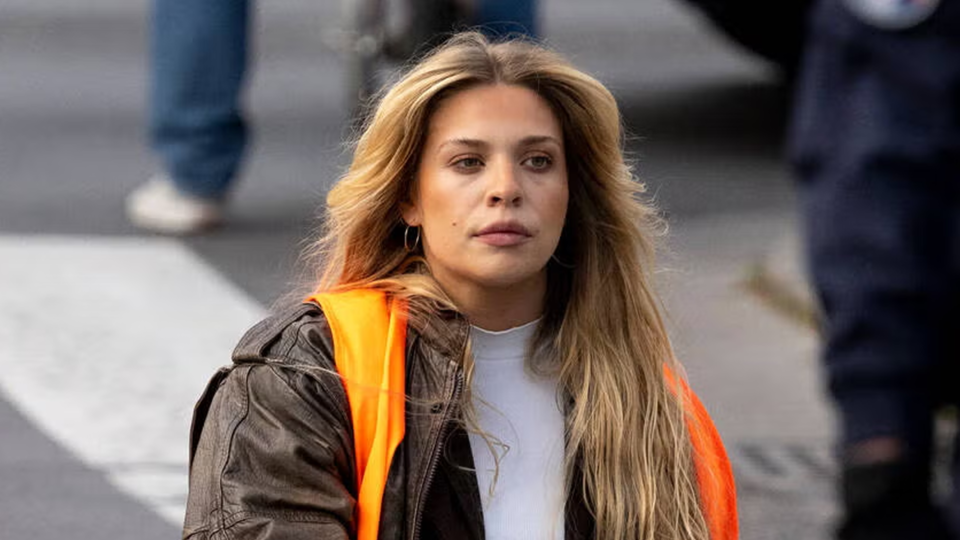 Anschlag auf Kanzler-Flieger geplant: Klima-Shakira festgenommen