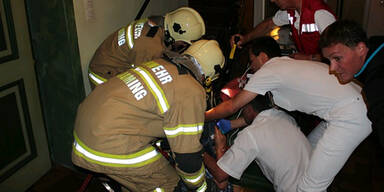 Wirt stürzt: Geländer bohrt sich ins Gesicht