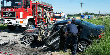 Frontalcrash: Mutter schwer verletzt 
