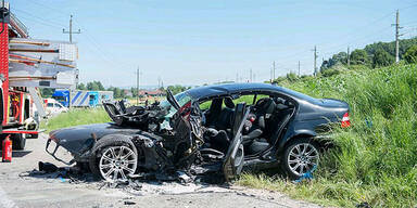 Frontalcrash: Mutter schwer verletzt 