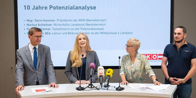 Stefanie Wimmer (2.v.li.) wurde durch Potentialanalyse f&uuml;rs Lehramtsstudium ermutigt.