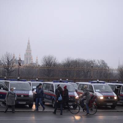 2.000 Polizisten im Ball-Einsatz