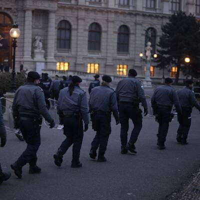 2.000 Polizisten im Ball-Einsatz