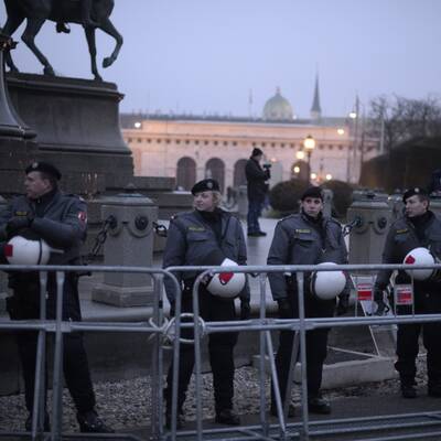 2.000 Polizisten im Ball-Einsatz