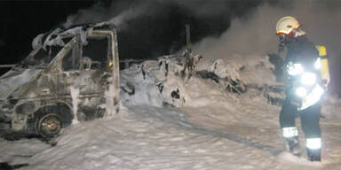 Wohnmobil auf A 10 explodiert