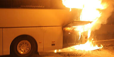 Reisebus auf der A2 ausgebrannt