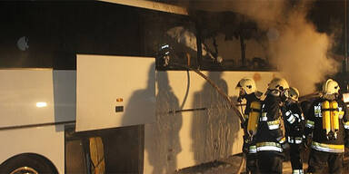 Reisebus auf der A2 ausgebrannt