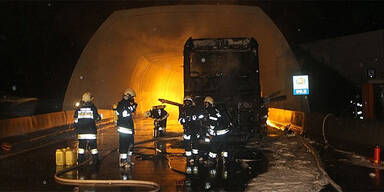 Reisebus auf der A2 ausgebrannt