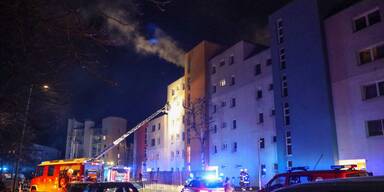Wohnhaus brennt Wels
