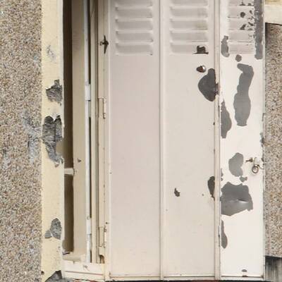 Elite-Polizisten suchen nach Spuren in der Wohnung des Terroristen