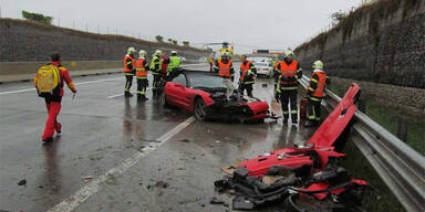 Horror-Crash: Corvette kracht in Leitschiene