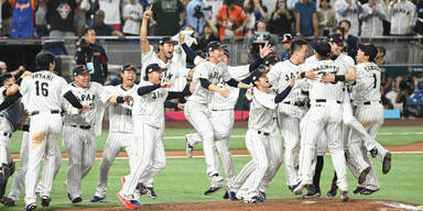 Team Japan jubelt über den Sieg der World Baseball Classic