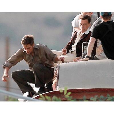 Christoph Waltz und Robert Pattinson am Set