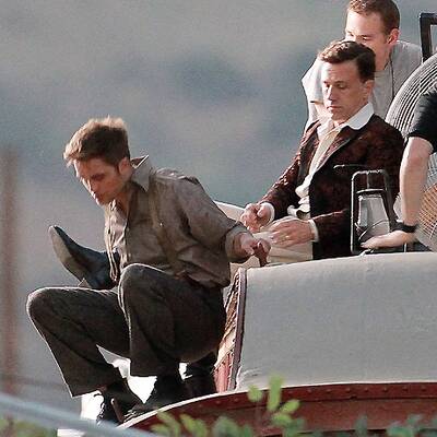 Christoph Waltz und Robert Pattinson am Set